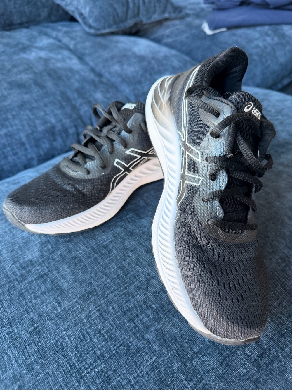 ASICS Gel Excite 9 women’s Running Shoes in Black and White